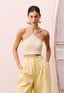Blusa cropped malha rendada Cacay bege frente, mulher, detalhes rendados