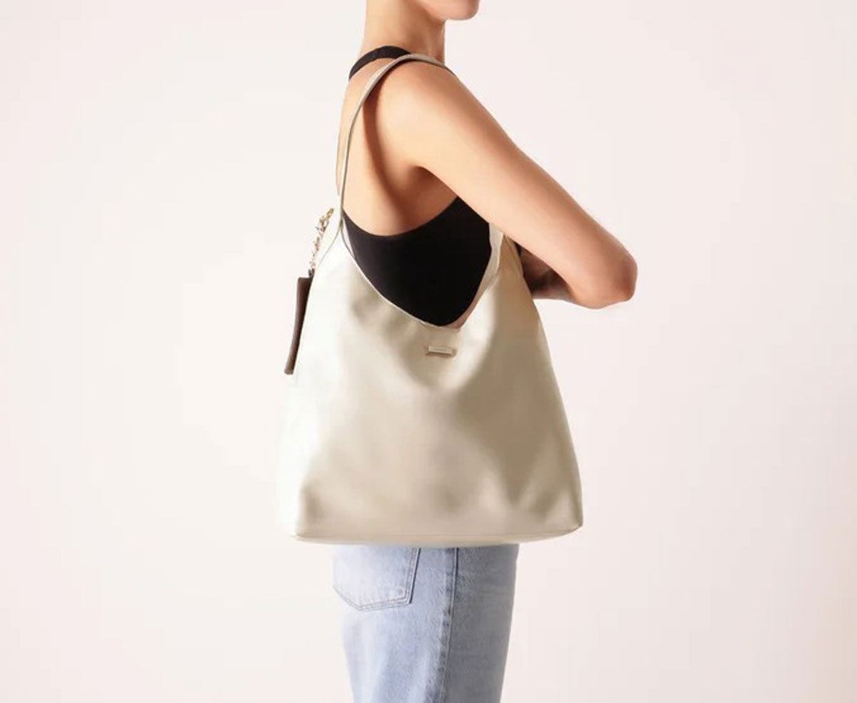 BOLSA SHOPPING GRANDE BOHO PORTA CARTÃO BRANCA C 50012 1980 0004 ANACAPRI BOLSA SHOPPING GRANDE BOHO PORTA CARTÃO BRANCA C 50012 1980 0004 ANACAPRI