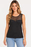 Preto | Blusa regata cavada Coqueta preta com detalhe em tule na frente, vestida na modelo com jeans