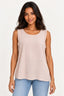 Rose | Blusa regata CS de linho rosa com trança nas alças, vestida na modelo com calça jeans, vista da frente