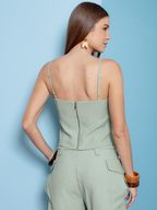 Look completo com blusa alfa pregas Skenn