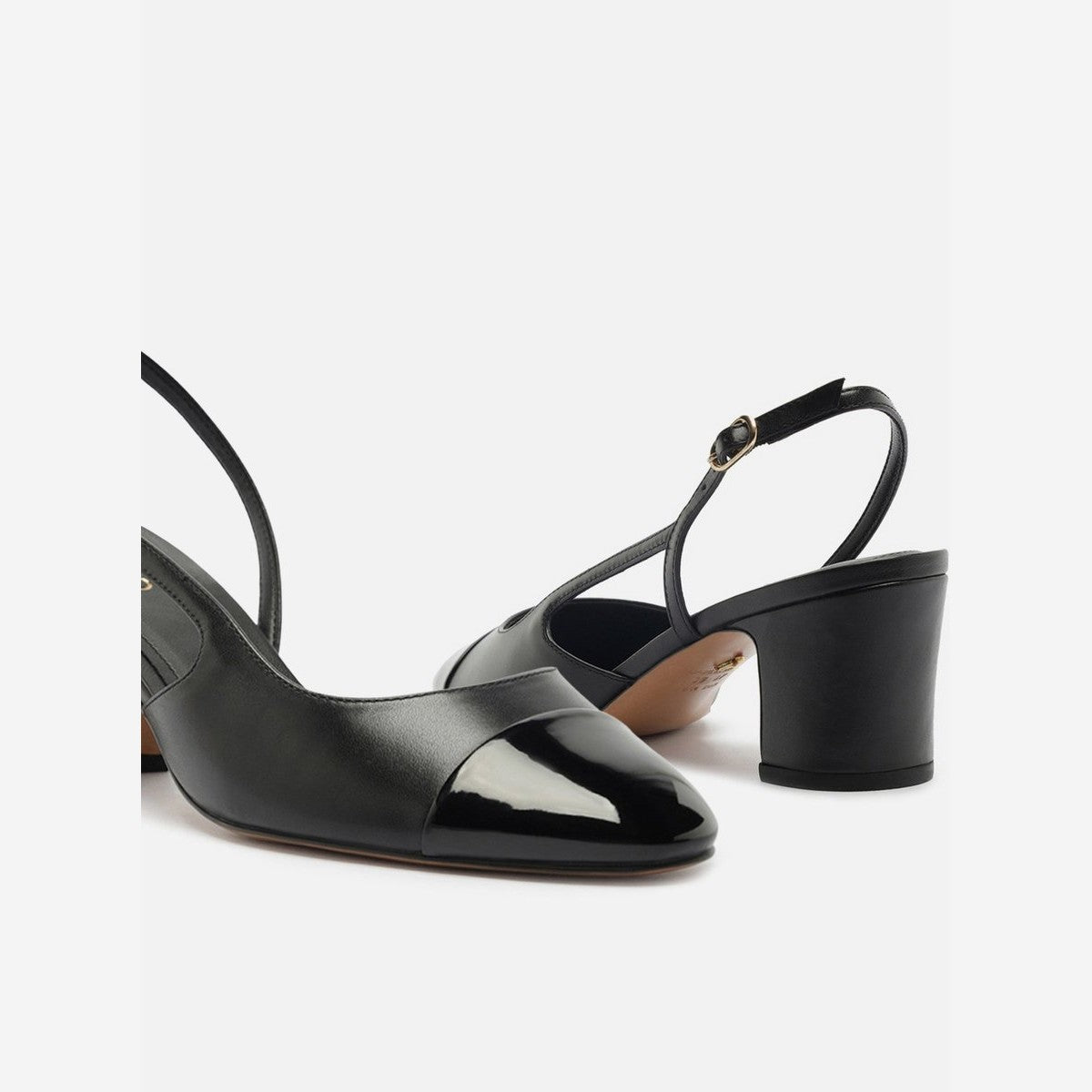 SCARPIN PRETO COURO SALTO BLOCO SLINGBACK A 14209 0001 0001 AREZZO