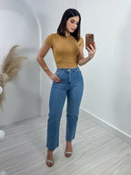 Blusa baby look Skenn detalhe lateral da modelagem