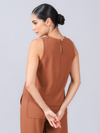 Detalhe do corte e acabamento blusa alfaiataria SKENN 393141