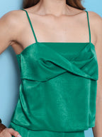 Look completo com blusa regata cetim gloss feminina Skenn