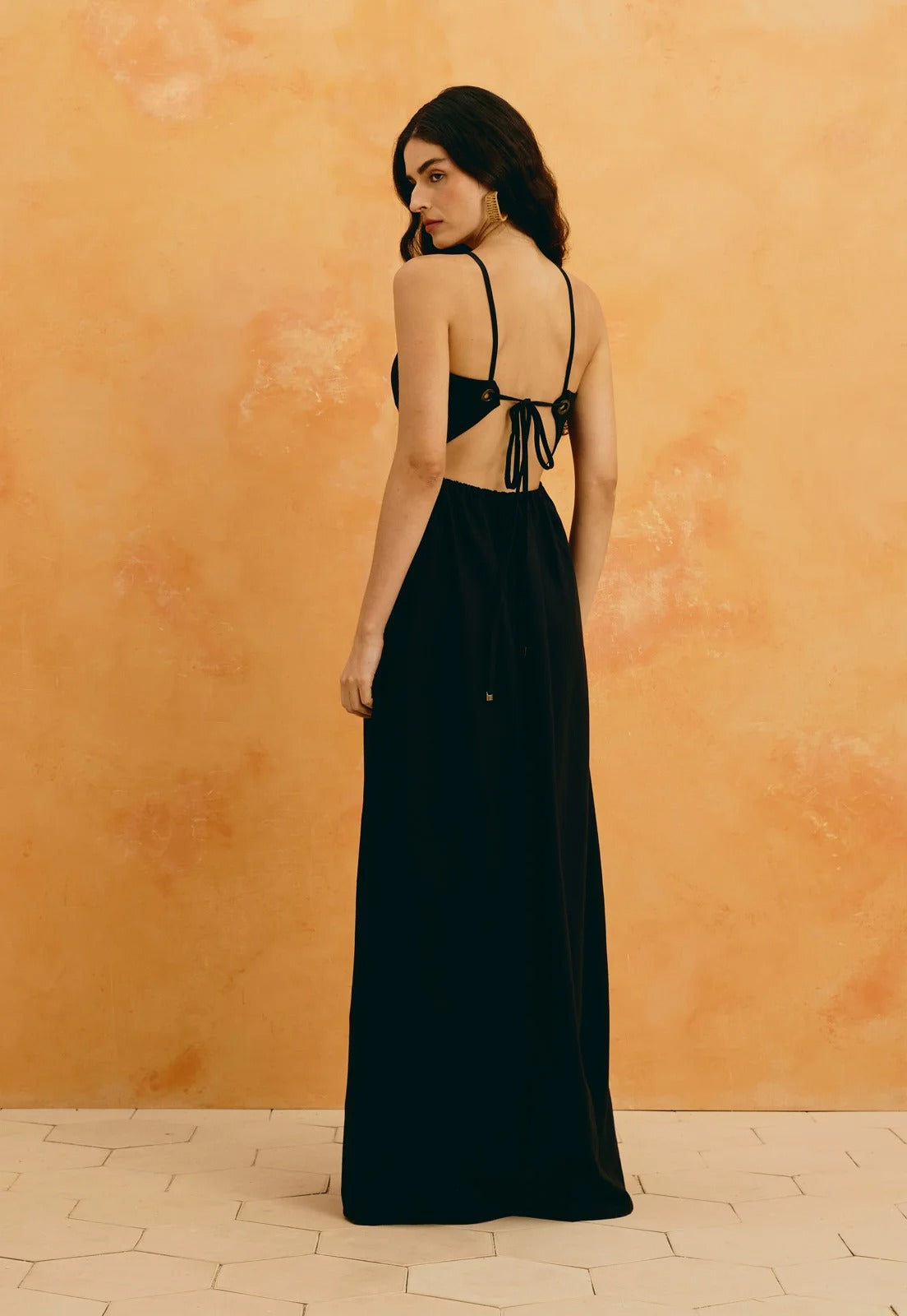 VESTIDO LONGO COM ILHOS-PRETO 108266-001-B CACAY Imagem secundária do produto