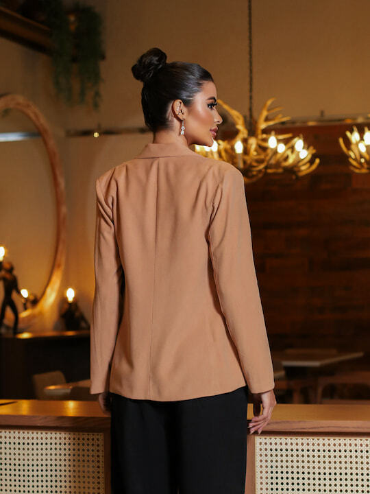 Look completo com blazer básico alfaiataria Skenn feminino