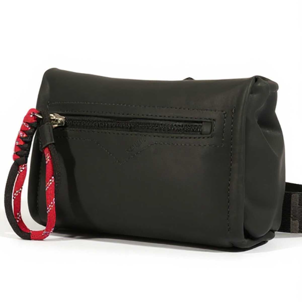 BOLSA PRETA TIRACOLO QUADRADO NYLON S 50022 0010 0001 SCHUTZ Imagem secundária do produto