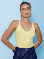 Detalhe da alça blusa regata Skenn Canelada Rib 404134