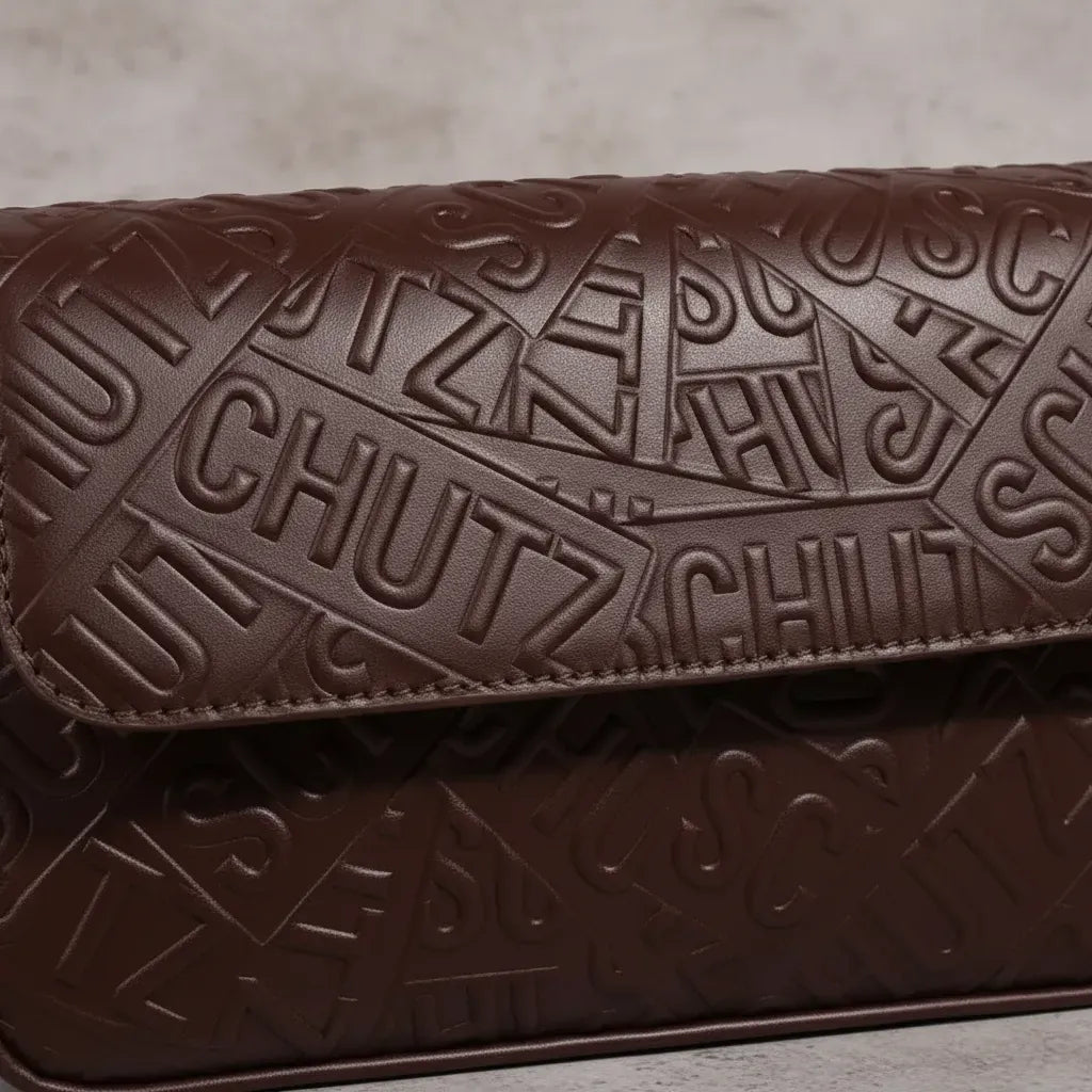BOLSA PEQUENA TIRACOLO MARROM ESCURO LOGOS S 50015 1644 0002 SCHUTZ