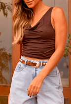 Detalhe do corte lateral da blusa regata Ocean 09028 Alcance