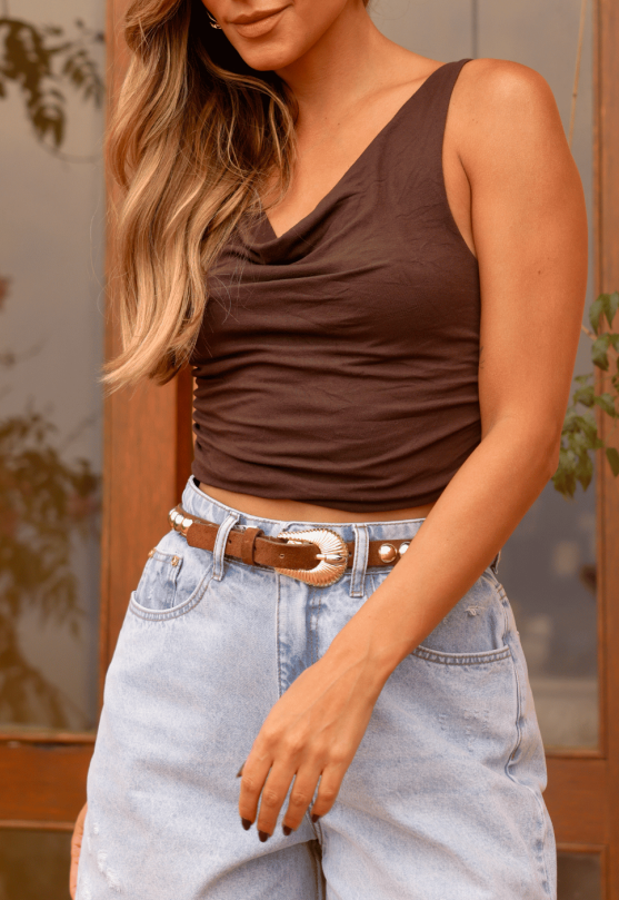 Detalhe do corte lateral da blusa regata Ocean 09028 Alcance
