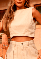 Blusa jeans cropped Sandy costas, detalhe do tecido denim feminino