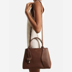 BOLSA TOTE MARROM MÉDIA METAIS A 50023 6932 0002 AREZZO