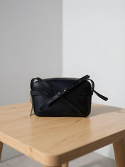 BOLSA PEQUENA PRETA TIRACOLO FIVELAS S 50010 0919 0001 SCHUTZ