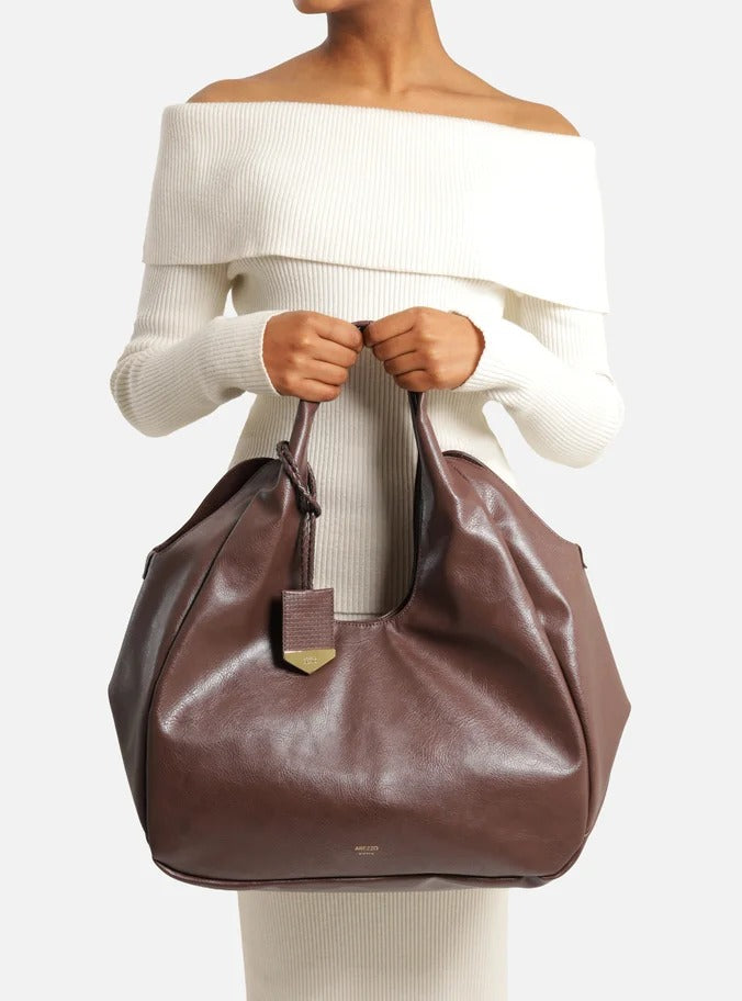 BOLSA HOBO MARROM GRANDE BAG CHARM TRESSÊ A 50021 1047 0002 AREZZO Imagem secundária do produto