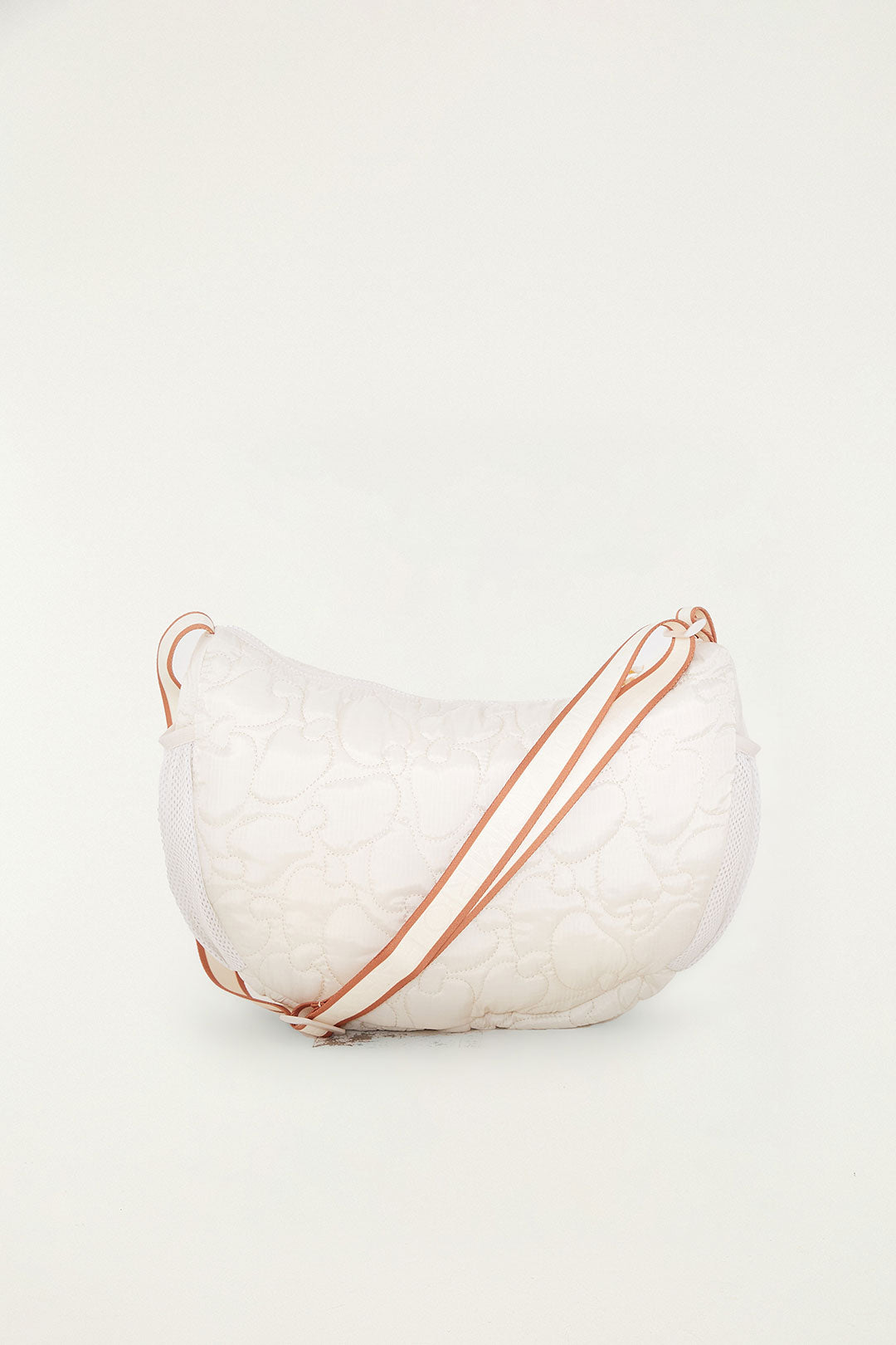 BOLSA FARM BANANA G LISOS PUFFER BEGE SE 78328323GR FARM Imagem secundária do produto