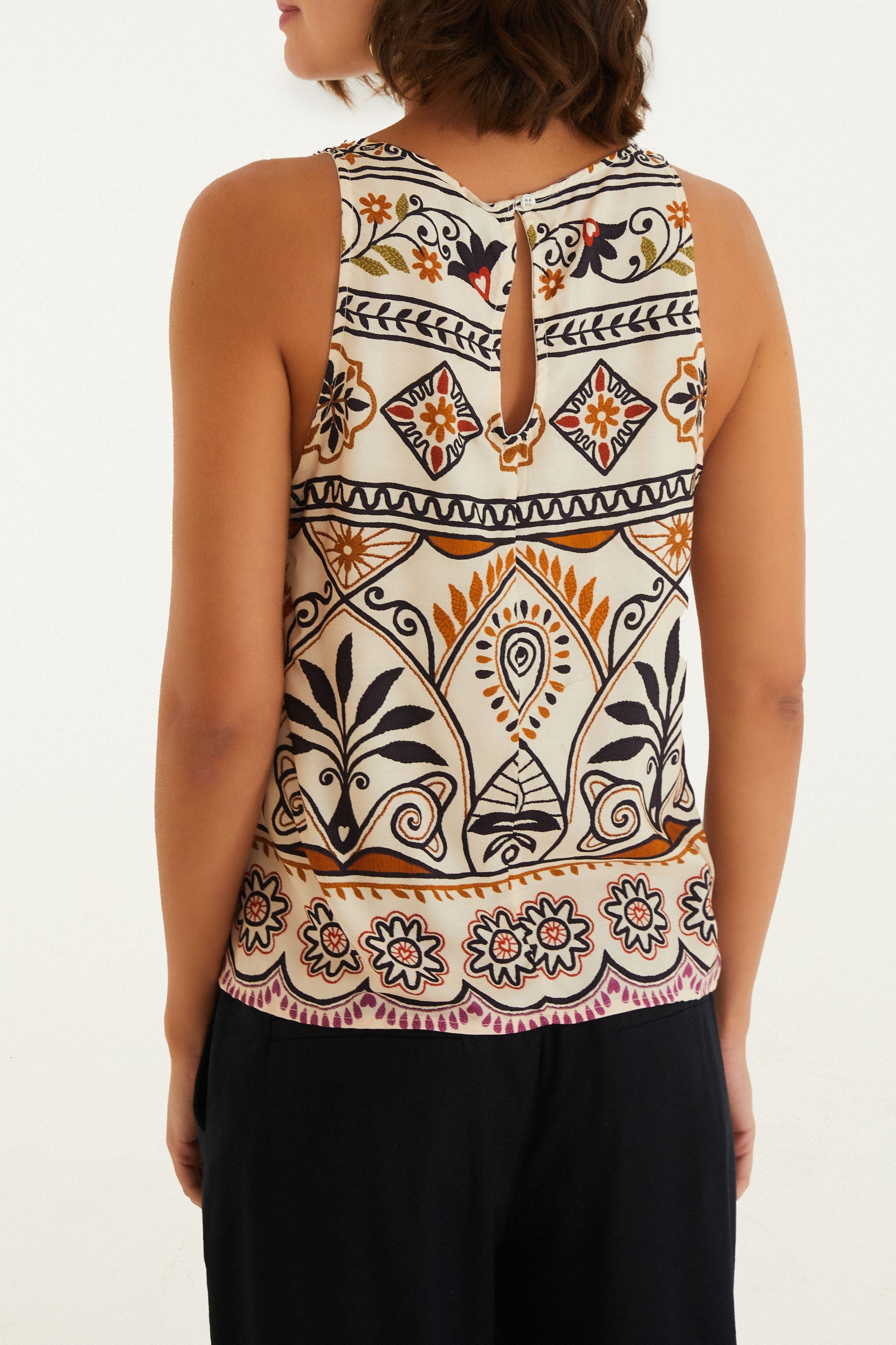 Blusa regata Adriele Farm Rio, look completo feminino