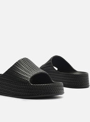 CHINELO SLIDE PRETO TRESSÊ FLATFORM TIRA Z 19158 0001 0002 BRIZZA