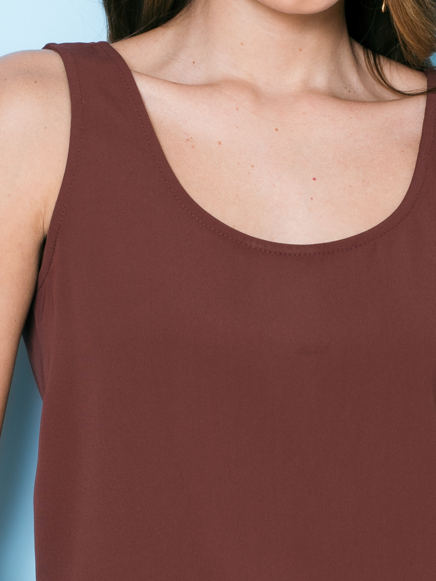 Close tecido crepe estruturado blusa regata alfaiataria