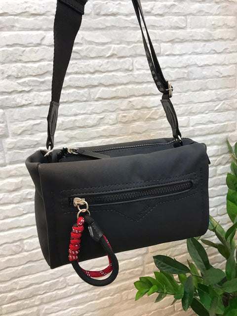 Bolsa Preta Tiracolo Quadrado Nylon S 50022 0010 0001 Schutz — Instagram @lojavintedoisk