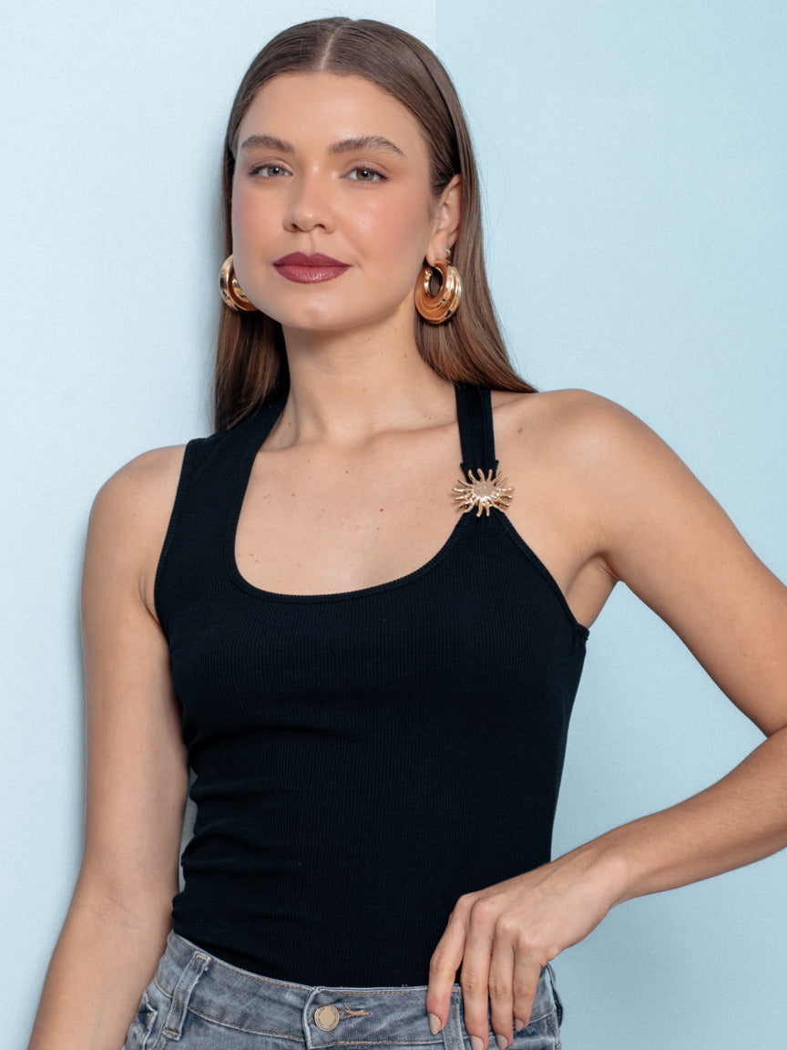 Blusa canelada chic Skenn 404148, frente em ajuste feminino elegante