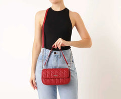 BOLSA TIRACOLO MÉDIA MATELASSÊ TRIANGULAR VERMELHA C 50036 0006 0004 ANACAPRI