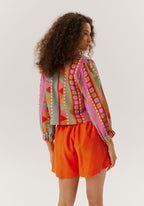 Blazer cropped azul claro manga 100769 Cacay detalhe manga