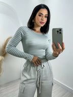 Look completo com blusa top raglan Skenn branca