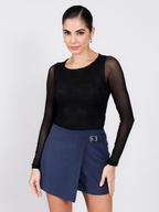 Blusa renda floral Skenn, close no padrão e detalhes da renda