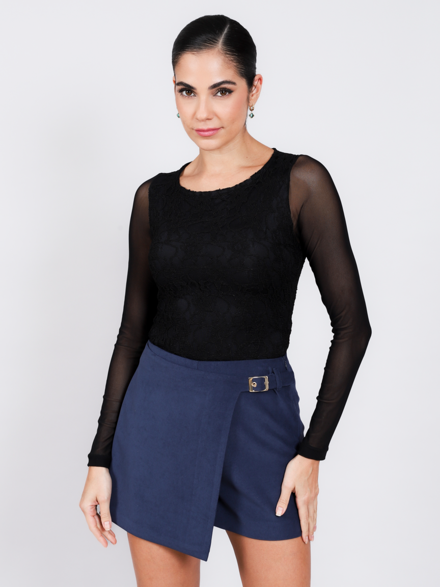 Blusa renda floral Skenn, close no padrão e detalhes da renda
