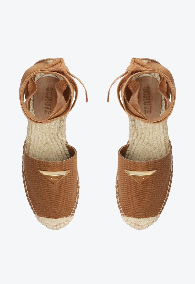 SANDÁLIA PLATAFORMA ESPADRILLE MARROM S 21662 0007 0001 SCHUTZ - Vintedoisk