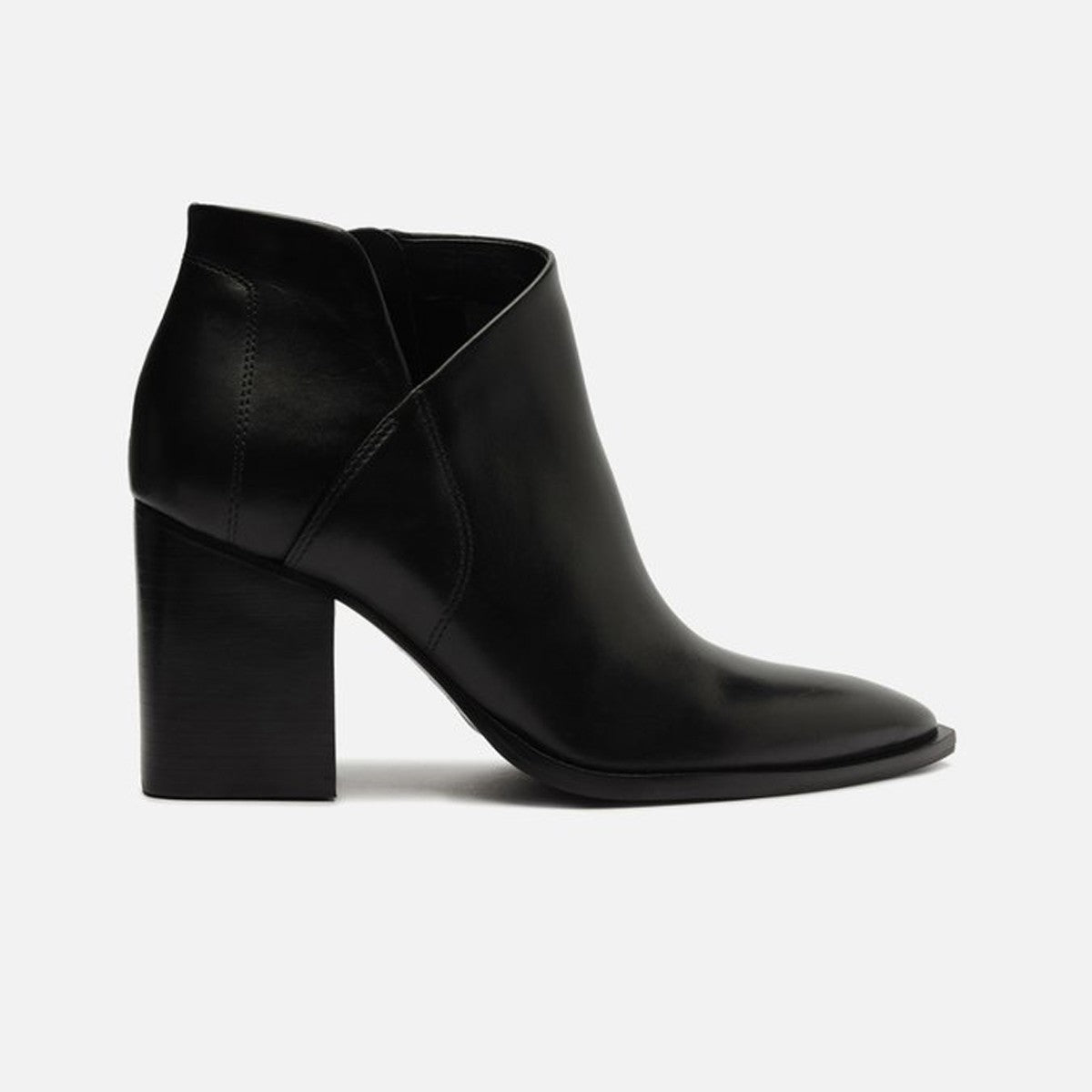 BOTA PRETA COURO CANO CURTO BLOCO A 11879 0001 0001 AREZZO