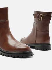 BOTA MARROM COURO CANO CURTO TRATORADA FIVELA A 13723 0009 0002 AREZZO