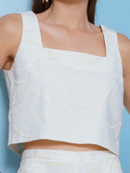 Blusa linho bordado costas, acabamento delicado estilo casual