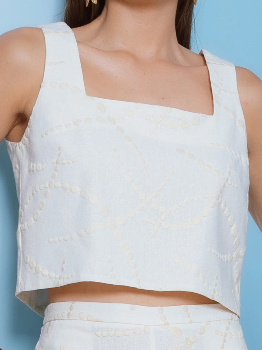 Blusa linho bordado costas, acabamento delicado estilo casual