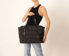 BOLSA SHOPPING GRANDE NYLON FLUFFY PRETA C 50001 0126 0005 ANACAPRI