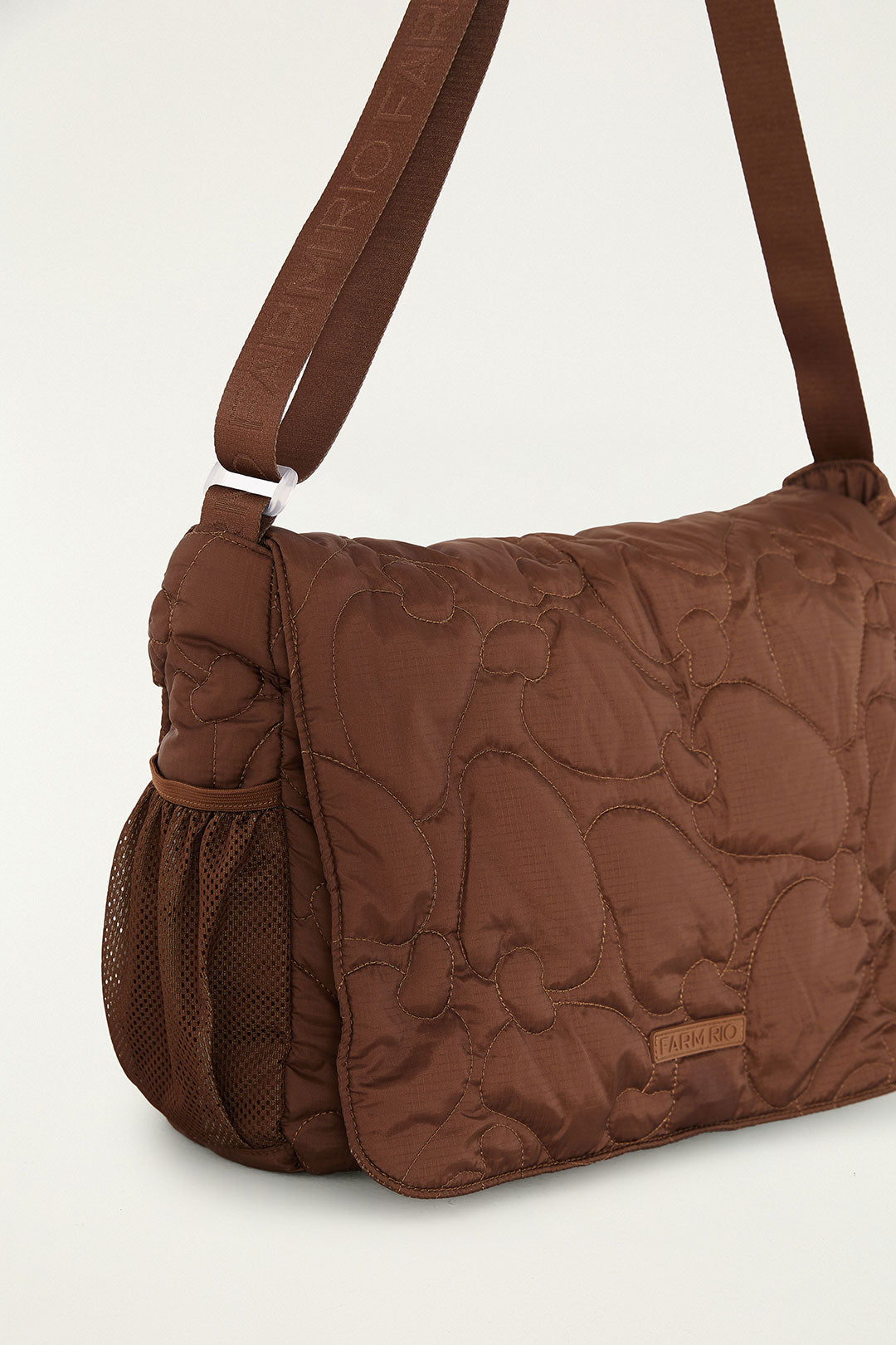 BOLSA FARM BRISA LISOS PUFFER MARROM TER 78328388B FARM Imagem secundária do produto