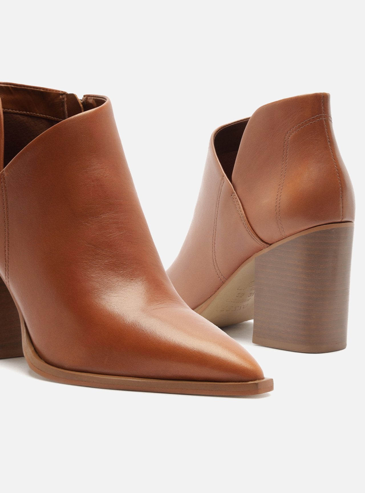 Bota Feminina Arezzo ref. BOTA MARROM - VintedoisK