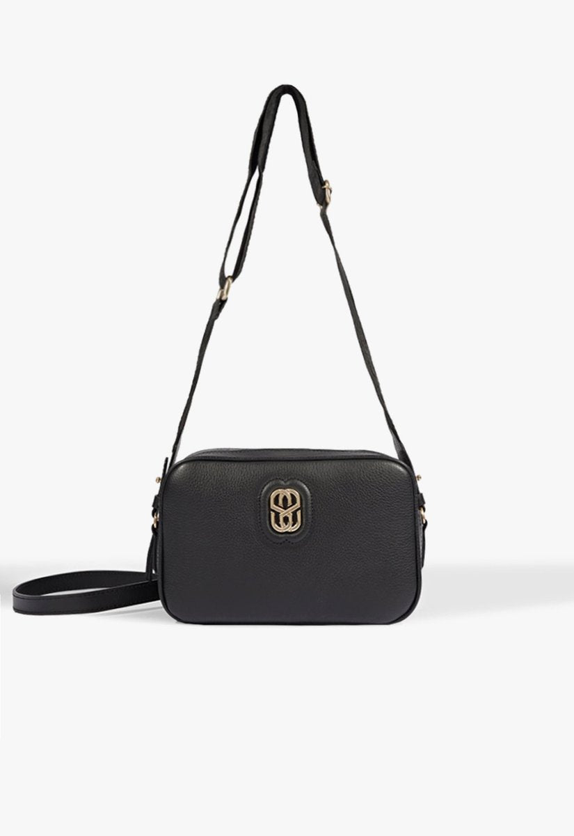 Bolsa tiracolo preta com emblem Schutz frente feminina Imagem principal do produto