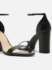 SANDÁLIA PRETA COURO SALTO BLOCO ALTO ISABELLI A 10281 0242 0002 AREZZO