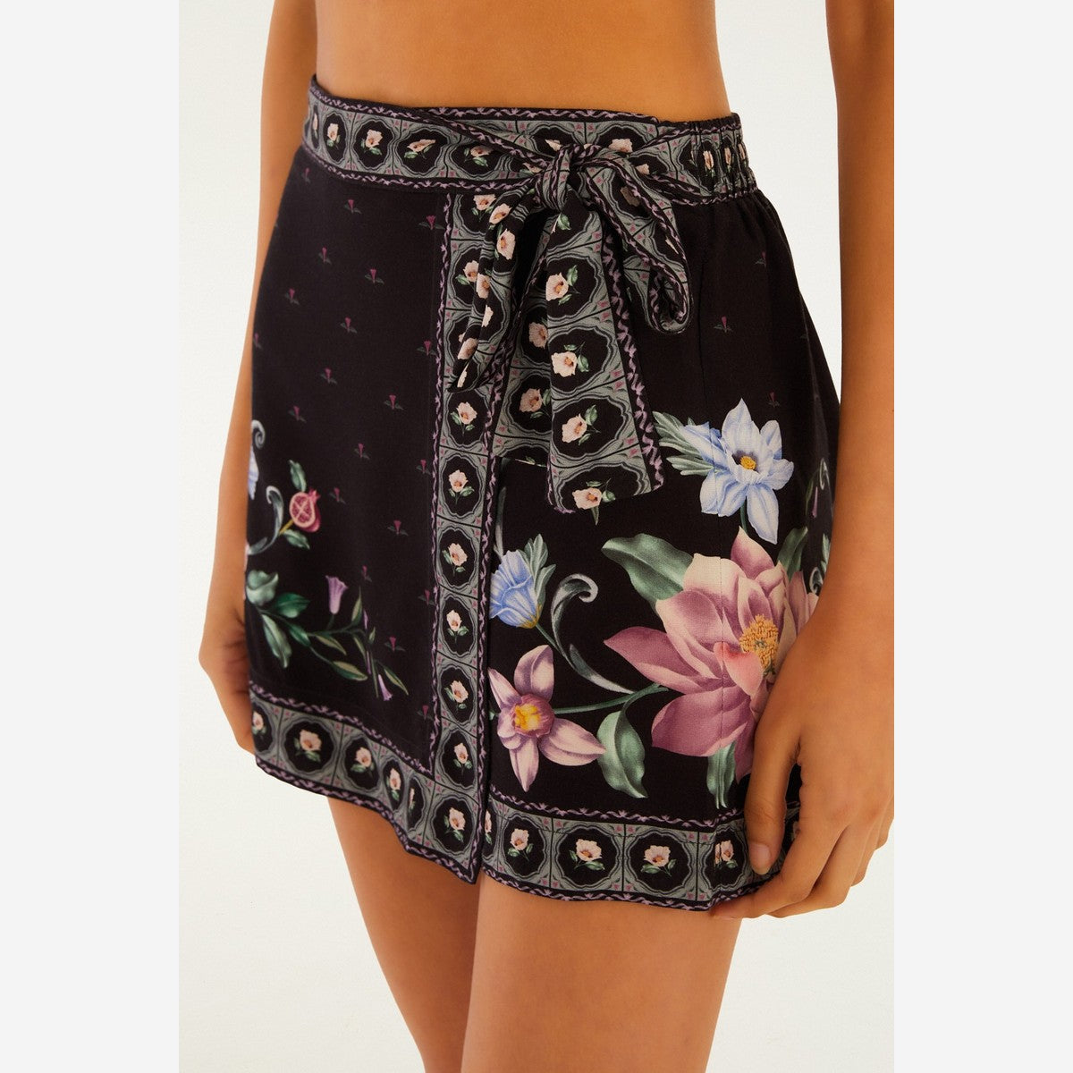SHORTS SAIA FLOR DE OUTONO 366736 FARM RIO Imagem principal do produto