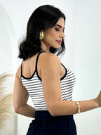 Vista lateral blusa regata Skenn Basic 364159 feminina ajustada
