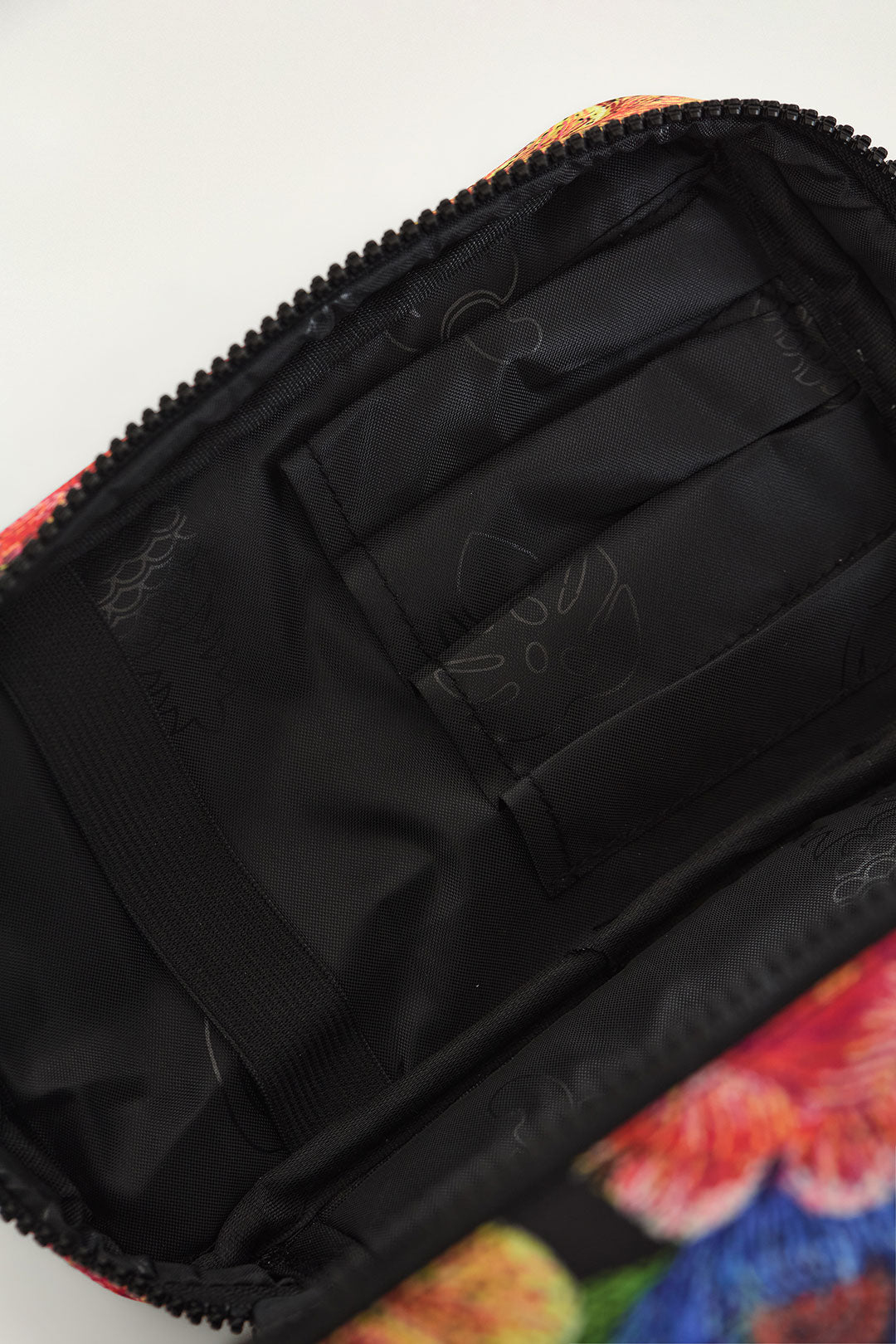 Produto Feminina FARM ref. NECESSAIRE FARM - VintedoisK