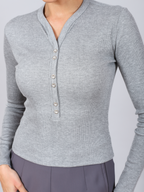 Blusa rib Skenn, gola e decote frontal detalhado