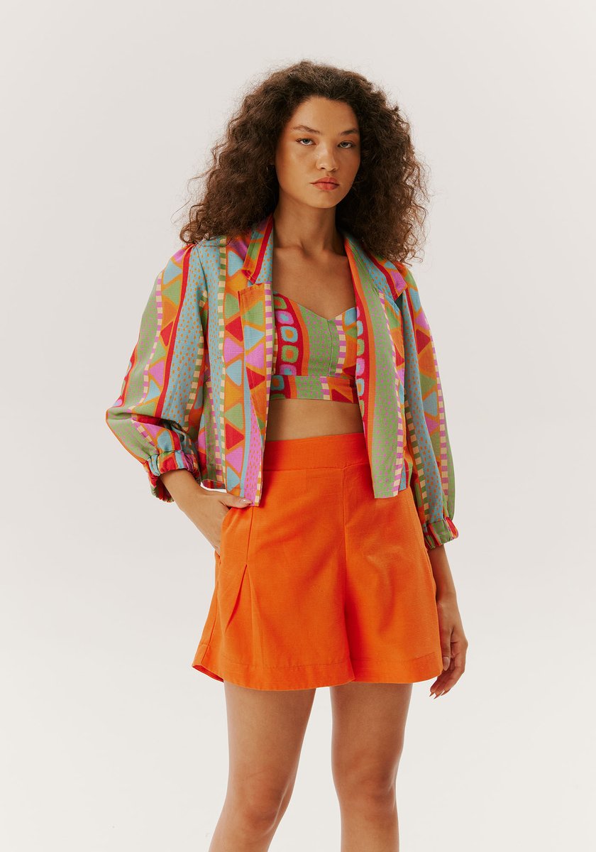 Blazer cropped azul claro manga 100769 Cacay feminino frontal Imagem principal do produto