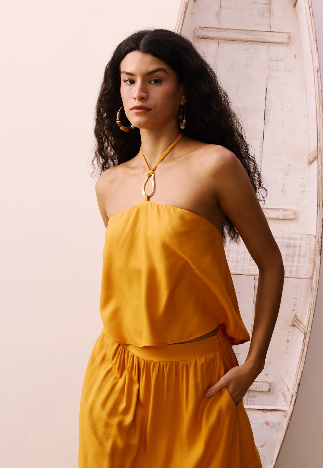 Blusa cropped feminina com argola em algodão orgânico, vista frontal