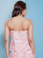 Detalhe do babado peplum na cintura da blusa SKENN