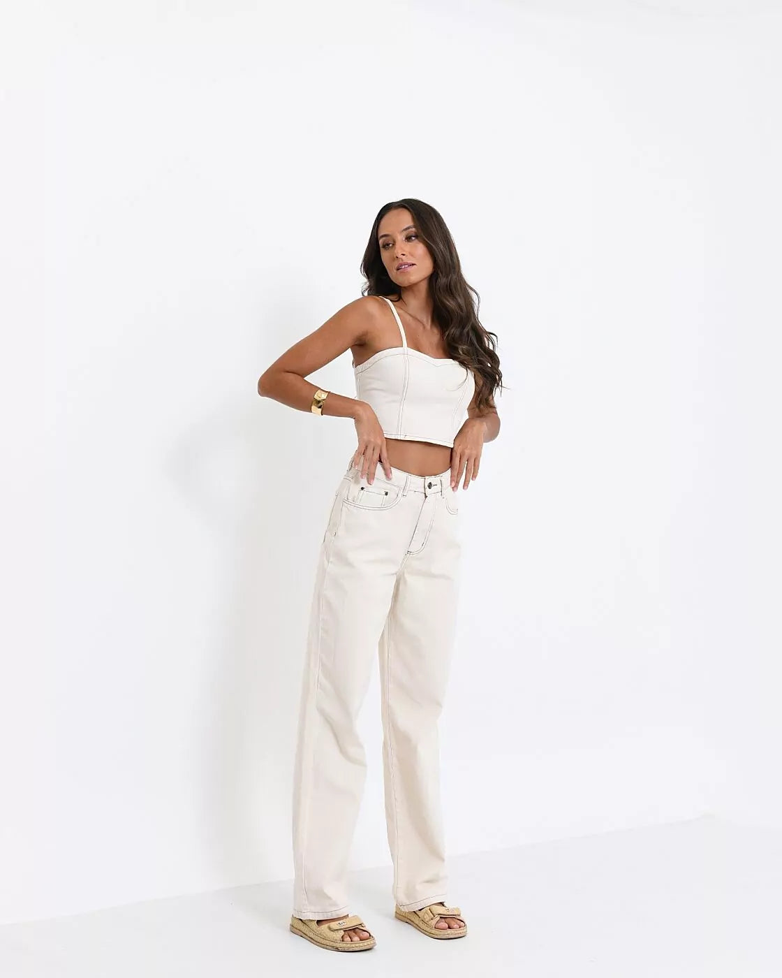 Look completo com blusa cropped top coração Alcance