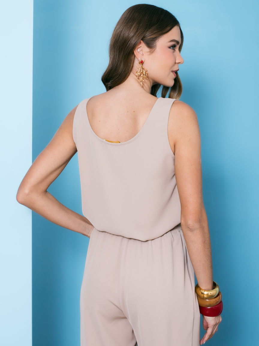 Blusa regata crepe alfaiataria Skenn detalhes frente e costa